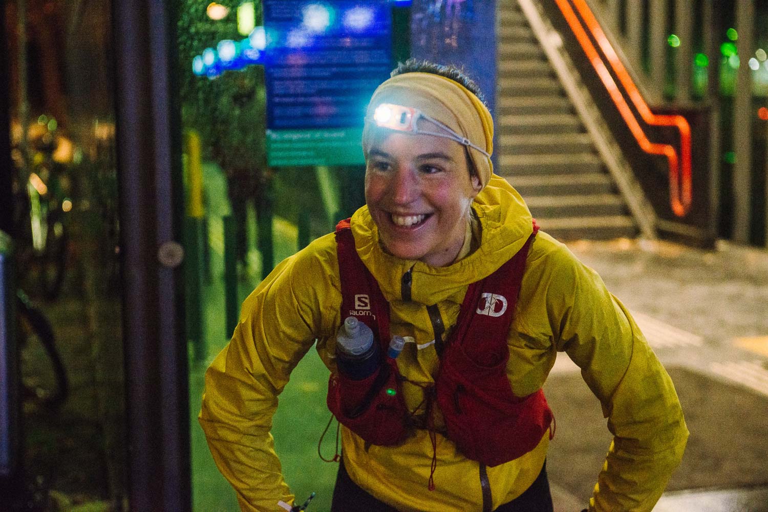 Ine bereikt de finish bij het station van Maastricht